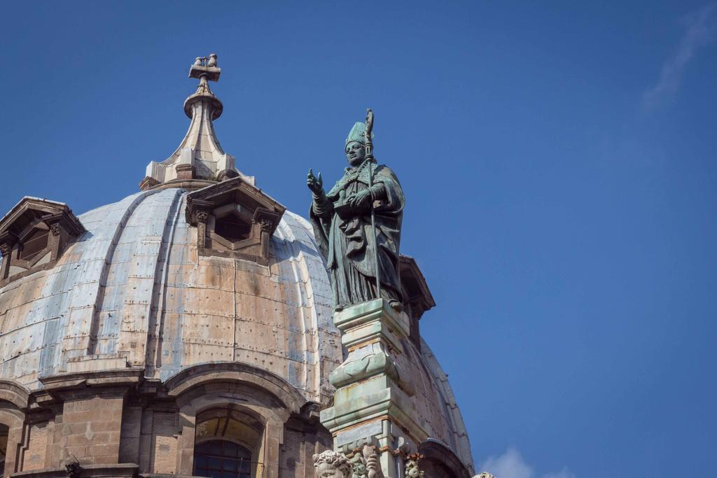 La Cattedrale Bed & Breakfast Napoli Bagian luar foto