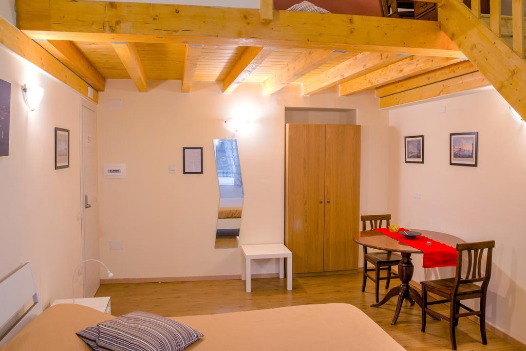 La Cattedrale Bed & Breakfast Napoli Bagian luar foto